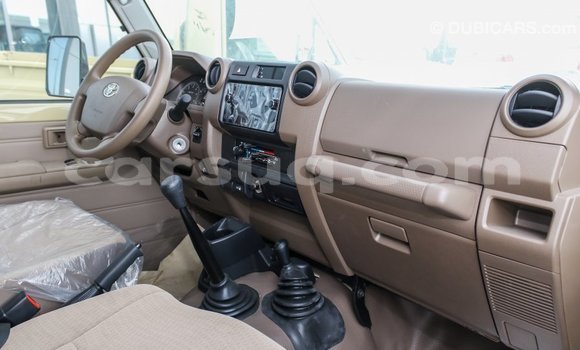 Acheter Import Voiture Toyota Land Cruiser Beige à Import - Dubai, Barh el Gazel Acheter Import Voiture Toyota Land Cruiser Beige à Import - Dubai, Barh el Gazel