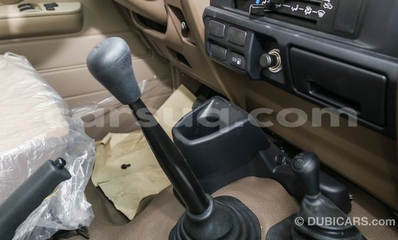 Acheter Import Voiture Toyota Land Cruiser Beige à Import - Dubai, Barh el Gazel Acheter Import Voiture Toyota Land Cruiser Beige à Import - Dubai, Barh el Gazel