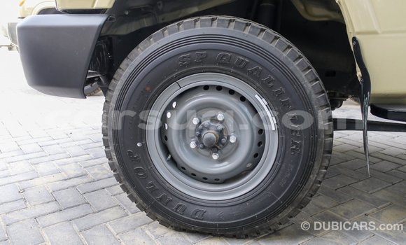 Acheter Import Voiture Toyota Land Cruiser Beige à Import - Dubai, Barh el Gazel Acheter Import Voiture Toyota Land Cruiser Beige à Import - Dubai, Barh el Gazel