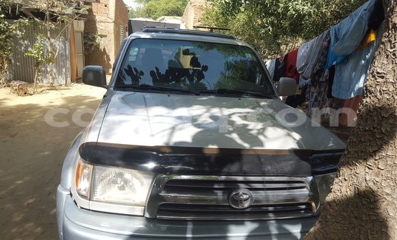 Acheter Occasion Voiture Toyota 4Runner Gris à N'Djamena au Tchad Acheter Occasion Voiture Toyota 4Runner Gris à N'Djamena au Tchad