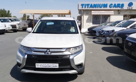 Acheter Import Voiture Mitsubishi Outlander Blanc à Import - Dubai, Barh el Gazel Acheter Import Voiture Mitsubishi Outlander Blanc à Import - Dubai, Barh el Gazel