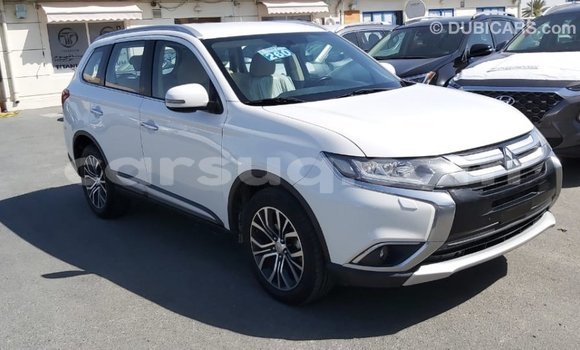 Acheter Import Voiture Mitsubishi Outlander Blanc à Import - Dubai, Barh el Gazel Acheter Import Voiture Mitsubishi Outlander Blanc à Import - Dubai, Barh el Gazel