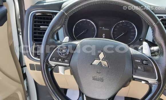 Acheter Import Voiture Mitsubishi Outlander Blanc à Import - Dubai, Barh el Gazel Acheter Import Voiture Mitsubishi Outlander Blanc à Import - Dubai, Barh el Gazel