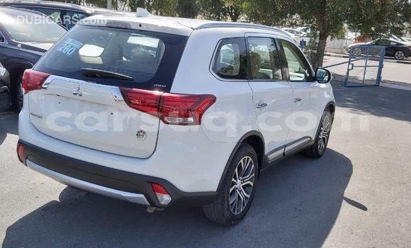 Acheter Import Voiture Mitsubishi Outlander Blanc à Import - Dubai, Barh el Gazel Acheter Import Voiture Mitsubishi Outlander Blanc à Import - Dubai, Barh el Gazel