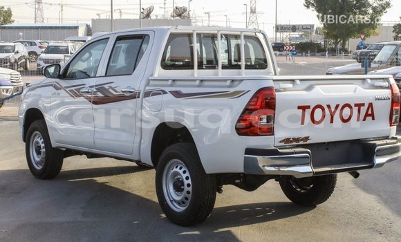Buy Import Toyota Hilux White Car in Import - Dubai in Barh el Gazel Buy Import Toyota Hilux White Car in Import - Dubai in Barh el Gazel