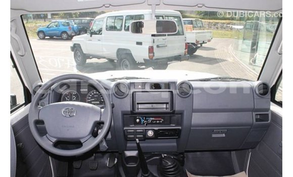Buy Import Toyota Land Cruiser White Car in Import - Dubai in Barh el Gazel Buy Import Toyota Land Cruiser White Car in Import - Dubai in Barh el Gazel