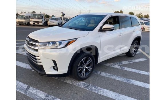 Buy Import Toyota Highlander White Car in Import - Dubai in Barh el Gazel Buy Import Toyota Highlander White Car in Import - Dubai in Barh el Gazel