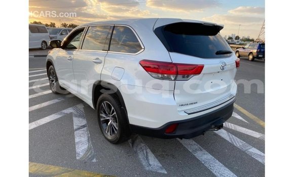 Buy Import Toyota Highlander White Car in Import - Dubai in Barh el Gazel Buy Import Toyota Highlander White Car in Import - Dubai in Barh el Gazel