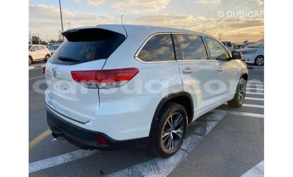 Buy Import Toyota Highlander White Car in Import - Dubai in Barh el Gazel Buy Import Toyota Highlander White Car in Import - Dubai in Barh el Gazel