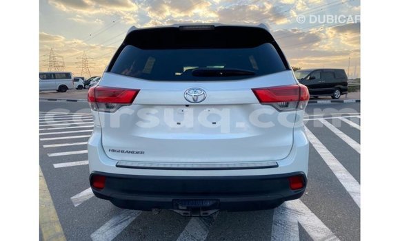 Buy Import Toyota Highlander White Car in Import - Dubai in Barh el Gazel Buy Import Toyota Highlander White Car in Import - Dubai in Barh el Gazel