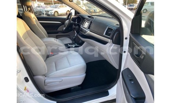 Buy Import Toyota Highlander White Car in Import - Dubai in Barh el Gazel Buy Import Toyota Highlander White Car in Import - Dubai in Barh el Gazel
