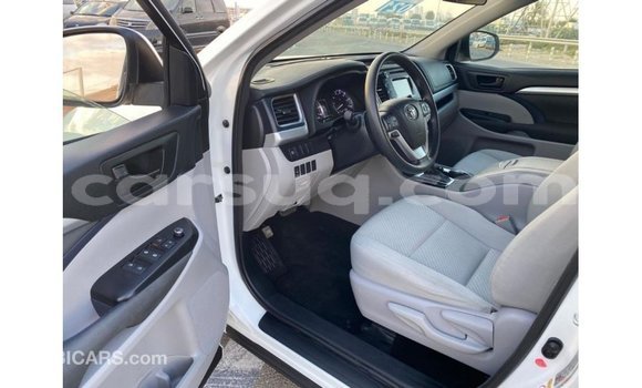Buy Import Toyota Highlander White Car in Import - Dubai in Barh el Gazel Buy Import Toyota Highlander White Car in Import - Dubai in Barh el Gazel