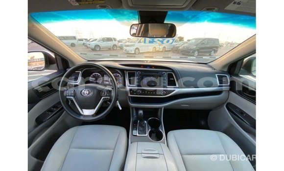 Buy Import Toyota Highlander White Car in Import - Dubai in Barh el Gazel Buy Import Toyota Highlander White Car in Import - Dubai in Barh el Gazel