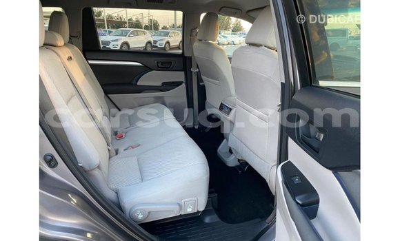 Buy Import Toyota Highlander White Car in Import - Dubai in Barh el Gazel Buy Import Toyota Highlander White Car in Import - Dubai in Barh el Gazel