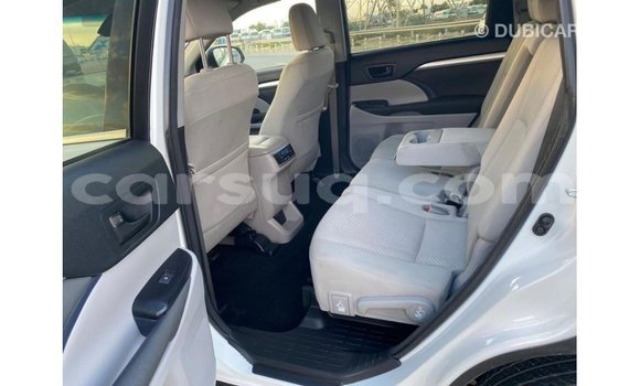 Buy Import Toyota Highlander White Car in Import - Dubai in Barh el Gazel Buy Import Toyota Highlander White Car in Import - Dubai in Barh el Gazel