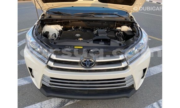Buy Import Toyota Highlander White Car in Import - Dubai in Barh el Gazel Buy Import Toyota Highlander White Car in Import - Dubai in Barh el Gazel