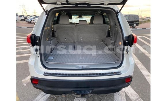 Buy Import Toyota Highlander White Car in Import - Dubai in Barh el Gazel Buy Import Toyota Highlander White Car in Import - Dubai in Barh el Gazel
