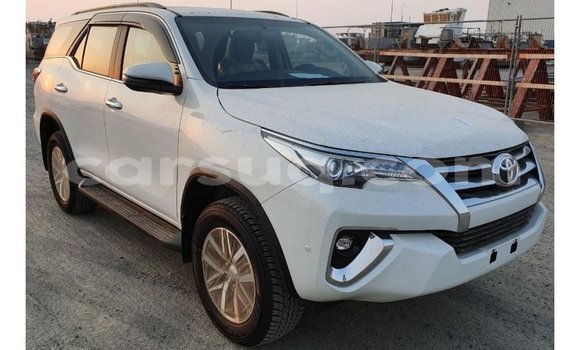 Buy Import Toyota Fortuner White Car in Import - Dubai in Barh el Gazel Buy Import Toyota Fortuner White Car in Import - Dubai in Barh el Gazel