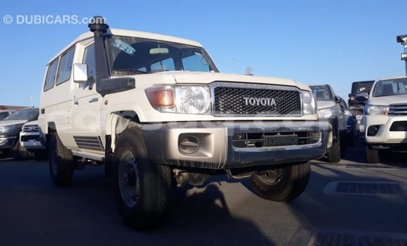 Acheter Import Voiture Toyota Land Cruiser Blanc à Import - Dubai, Barh el Gazel Acheter Import Voiture Toyota Land Cruiser Blanc à Import - Dubai, Barh el Gazel