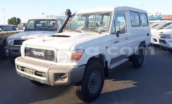 Acheter Import Voiture Toyota Land Cruiser Blanc à Import - Dubai, Barh el Gazel Acheter Import Voiture Toyota Land Cruiser Blanc à Import - Dubai, Barh el Gazel