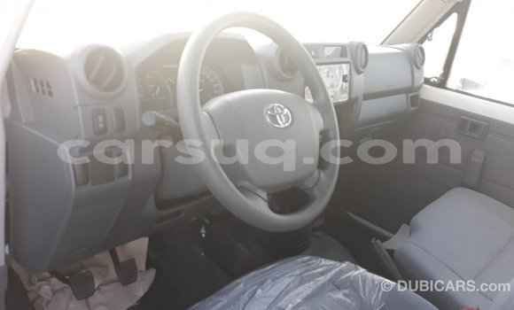 Acheter Import Voiture Toyota Land Cruiser Blanc à Import - Dubai, Barh el Gazel Acheter Import Voiture Toyota Land Cruiser Blanc à Import - Dubai, Barh el Gazel