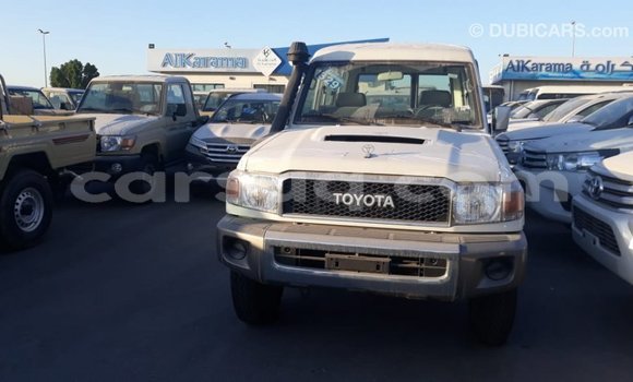 Acheter Import Voiture Toyota Land Cruiser Blanc à Import - Dubai, Barh el Gazel Acheter Import Voiture Toyota Land Cruiser Blanc à Import - Dubai, Barh el Gazel