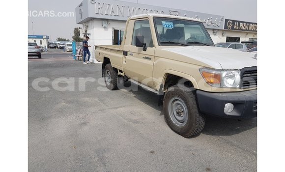 Acheter Import Voiture Toyota Land Cruiser Beige à Import - Dubai, Barh el Gazel Acheter Import Voiture Toyota Land Cruiser Beige à Import - Dubai, Barh el Gazel