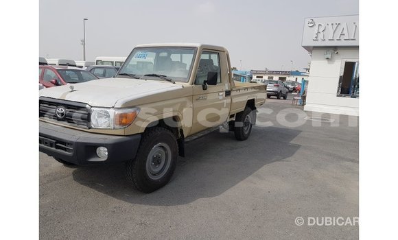 Acheter Import Voiture Toyota Land Cruiser Beige à Import - Dubai, Barh el Gazel Acheter Import Voiture Toyota Land Cruiser Beige à Import - Dubai, Barh el Gazel