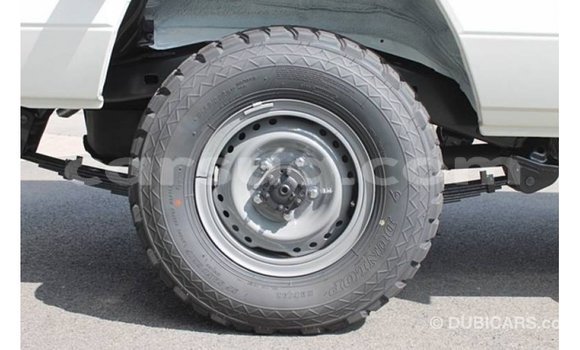 Buy Import Toyota Land Cruiser White Car in Import - Dubai in Barh el Gazel Buy Import Toyota Land Cruiser White Car in Import - Dubai in Barh el Gazel
