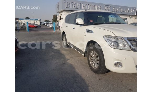 Acheter Import Voiture Nissan Patrol Blanc à Import - Dubai, Barh el Gazel Acheter Import Voiture Nissan Patrol Blanc à Import - Dubai, Barh el Gazel
