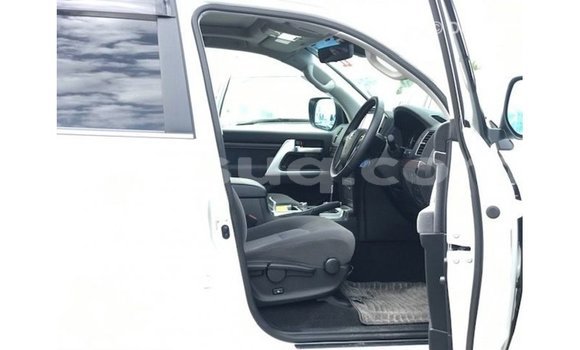 Acheter Import Voiture Toyota Land Cruiser Blanc à Import - Dubai, Barh el Gazel Acheter Import Voiture Toyota Land Cruiser Blanc à Import - Dubai, Barh el Gazel