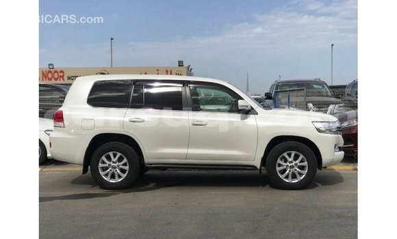 Acheter Import Voiture Toyota Land Cruiser Blanc à Import - Dubai, Barh el Gazel Acheter Import Voiture Toyota Land Cruiser Blanc à Import - Dubai, Barh el Gazel