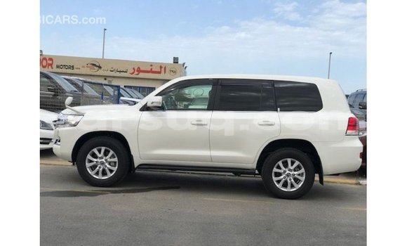 Acheter Import Voiture Toyota Land Cruiser Blanc à Import - Dubai, Barh el Gazel Acheter Import Voiture Toyota Land Cruiser Blanc à Import - Dubai, Barh el Gazel