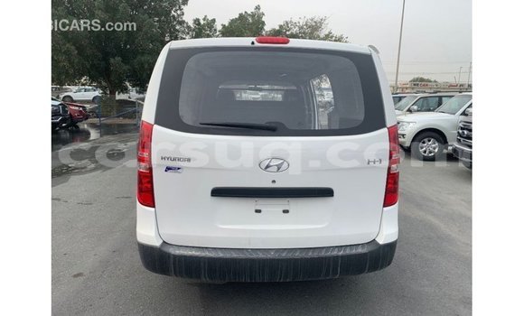 Acheter Import Voiture Hyundai Cargo Blanc à Import - Dubai, Barh el Gazel Acheter Import Voiture Hyundai Cargo Blanc à Import - Dubai, Barh el Gazel