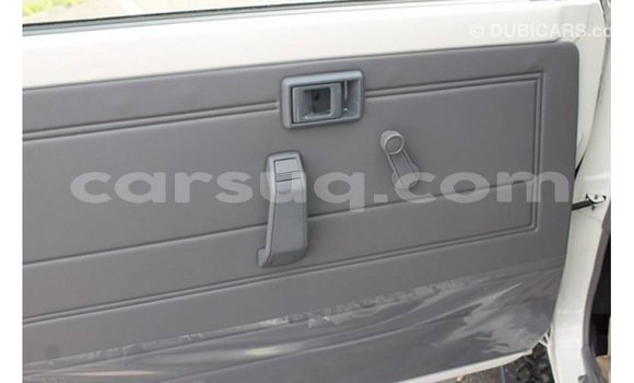 Acheter Import Voiture Toyota Land Cruiser Blanc à Import - Dubai, Barh el Gazel Acheter Import Voiture Toyota Land Cruiser Blanc à Import - Dubai, Barh el Gazel