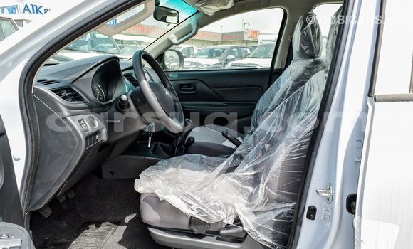 Acheter Import Voiture Mitsubishi L200 Blanc à Import - Dubai, Barh el Gazel Acheter Import Voiture Mitsubishi L200 Blanc à Import - Dubai, Barh el Gazel