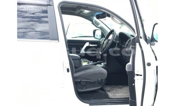 Acheter Import Voiture Toyota Land Cruiser Blanc à Import - Dubai, Barh el Gazel Acheter Import Voiture Toyota Land Cruiser Blanc à Import - Dubai, Barh el Gazel