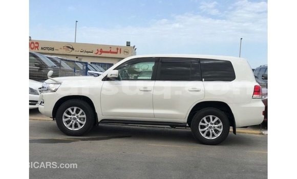 Acheter Import Voiture Toyota Land Cruiser Blanc à Import - Dubai, Barh el Gazel Acheter Import Voiture Toyota Land Cruiser Blanc à Import - Dubai, Barh el Gazel