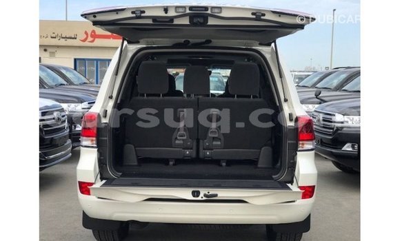 Acheter Import Voiture Toyota Land Cruiser Blanc à Import - Dubai, Barh el Gazel Acheter Import Voiture Toyota Land Cruiser Blanc à Import - Dubai, Barh el Gazel