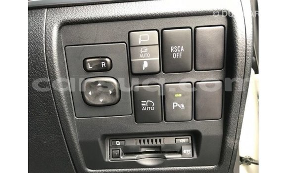 Acheter Import Voiture Toyota Land Cruiser Blanc à Import - Dubai, Barh el Gazel Acheter Import Voiture Toyota Land Cruiser Blanc à Import - Dubai, Barh el Gazel