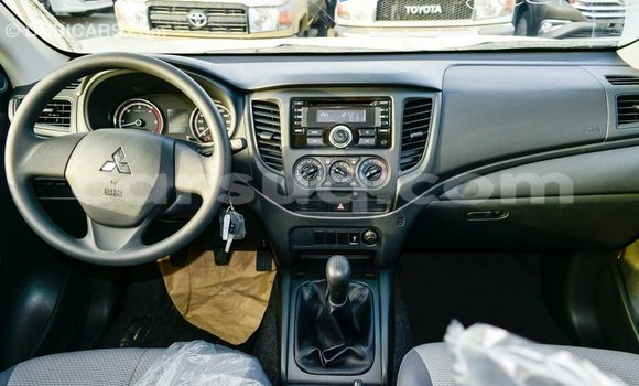 Acheter Import Voiture Mitsubishi L200 Blanc à Import - Dubai, Barh el Gazel Acheter Import Voiture Mitsubishi L200 Blanc à Import - Dubai, Barh el Gazel