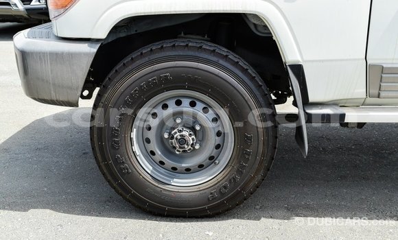 Acheter Import Voiture Toyota Land Cruiser Blanc à Import - Dubai, Barh el Gazel Acheter Import Voiture Toyota Land Cruiser Blanc à Import - Dubai, Barh el Gazel