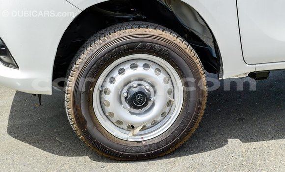 Acheter Import Voiture Toyota Hilux Blanc à Import - Dubai, Barh el Gazel Acheter Import Voiture Toyota Hilux Blanc à Import - Dubai, Barh el Gazel