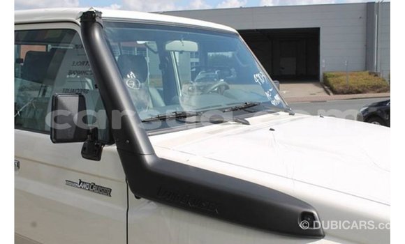 Acheter Import Voiture Toyota Land Cruiser Blanc à Import - Dubai, Barh el Gazel Acheter Import Voiture Toyota Land Cruiser Blanc à Import - Dubai, Barh el Gazel