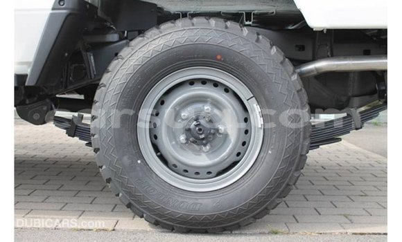 Acheter Import Voiture Toyota Land Cruiser Blanc à Import - Dubai, Barh el Gazel Acheter Import Voiture Toyota Land Cruiser Blanc à Import - Dubai, Barh el Gazel