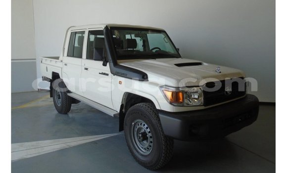Acheter Import Voiture Toyota Land Cruiser Blanc à Import - Dubai, Barh el Gazel Acheter Import Voiture Toyota Land Cruiser Blanc à Import - Dubai, Barh el Gazel