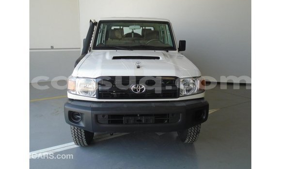 Acheter Import Voiture Toyota Land Cruiser Blanc à Import - Dubai, Barh el Gazel Acheter Import Voiture Toyota Land Cruiser Blanc à Import - Dubai, Barh el Gazel
