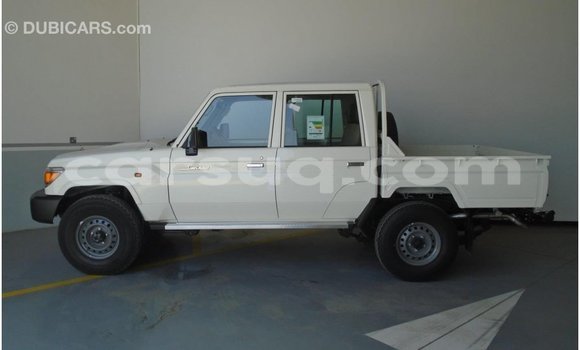 Acheter Import Voiture Toyota Land Cruiser Blanc à Import - Dubai, Barh el Gazel Acheter Import Voiture Toyota Land Cruiser Blanc à Import - Dubai, Barh el Gazel