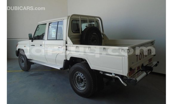 Acheter Import Voiture Toyota Land Cruiser Blanc à Import - Dubai, Barh el Gazel Acheter Import Voiture Toyota Land Cruiser Blanc à Import - Dubai, Barh el Gazel