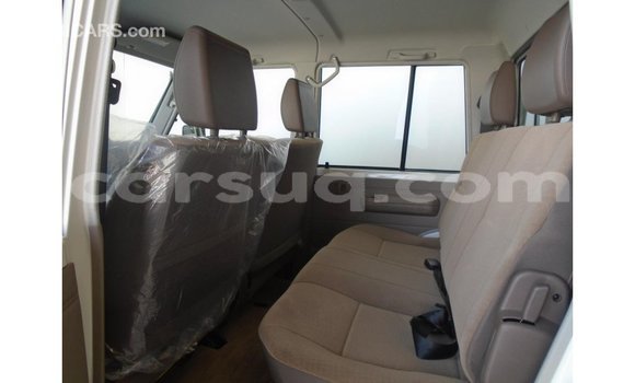 Acheter Import Voiture Toyota Land Cruiser Blanc à Import - Dubai, Barh el Gazel Acheter Import Voiture Toyota Land Cruiser Blanc à Import - Dubai, Barh el Gazel